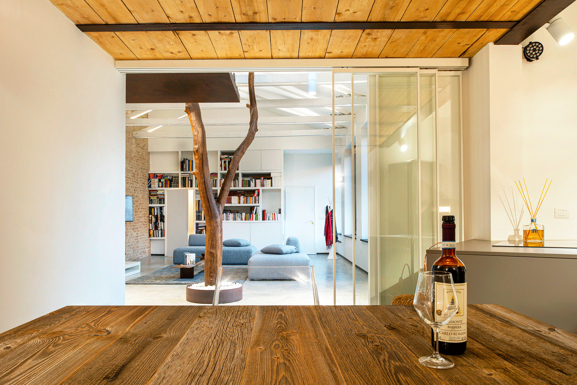 Casa Moderna con Albero interno